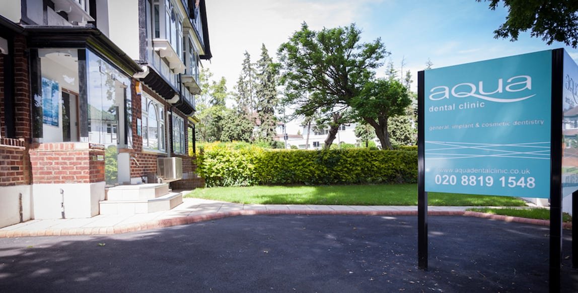 Aqua Dental Clinic Sign